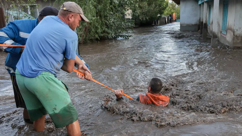 Baraj spart pentru că Apele Române l-au lăsat în paragină Foto: Inquam/George Calin