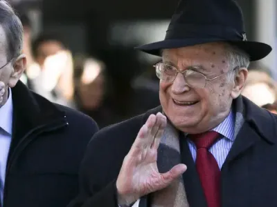 Doliu național pentru Iliescu, USR protestează (sursa: Inquam Photos/Octav Ganea)