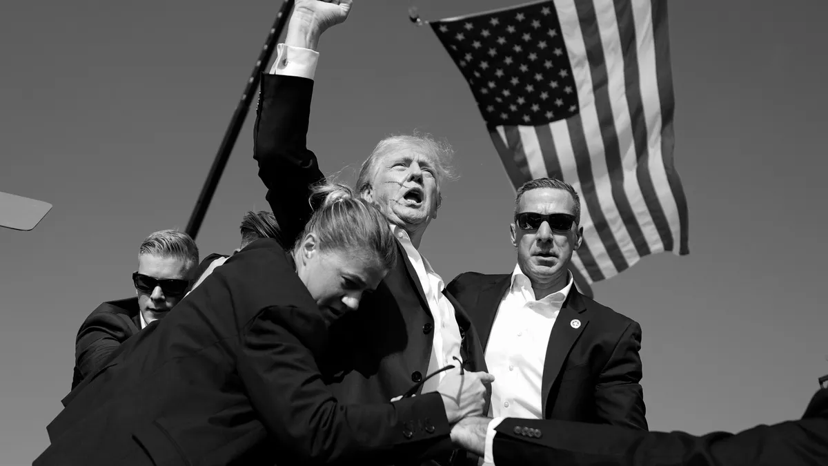 Fotografia istorică cu Trump, după atentat, explicată Foto: Twitter