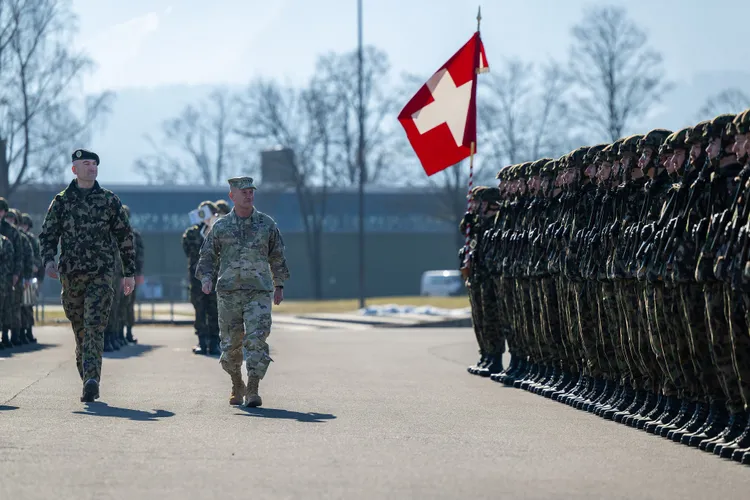 Elveția respinge survolul militar american (sursa: Facebook/Schweizer Armee)