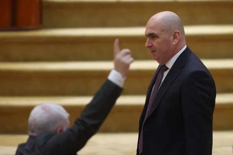 „Dacă băieții ăștia îl dau jos pe Bolojan, Bolojan mai câștigă zece procente” Foto: Inquam/George Calin