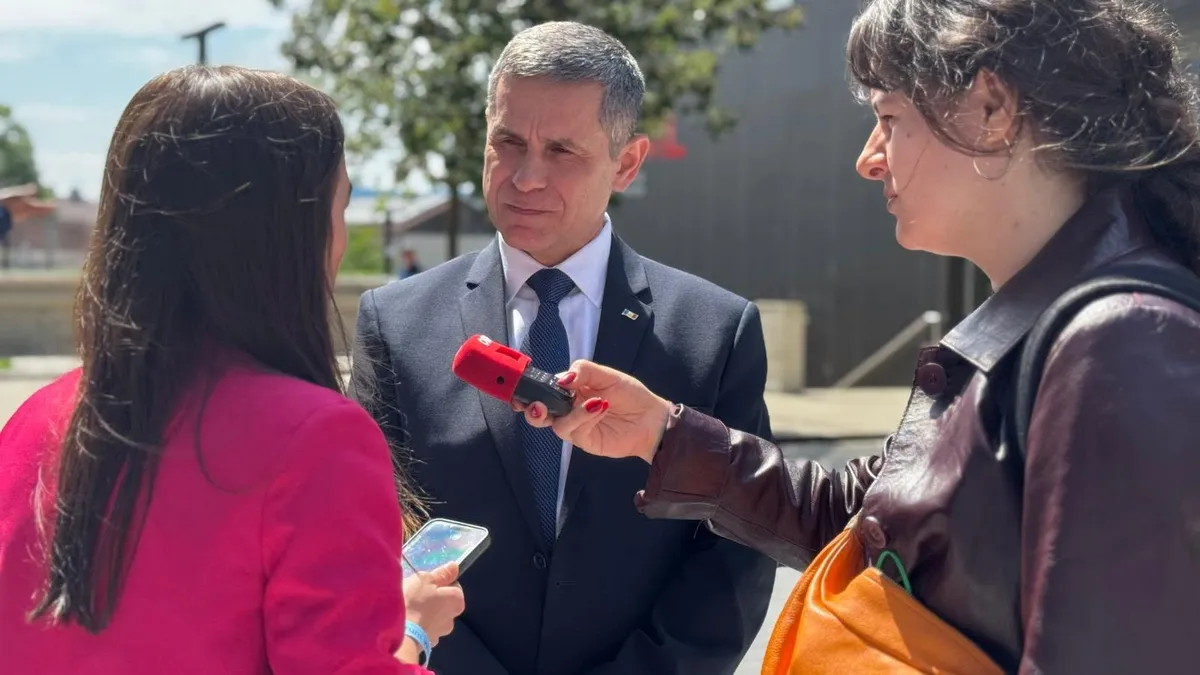 Ministrul Apărării din Republica Moldova, Anatolie Nosatîi, refuză să răspundă la întrebări în rusă