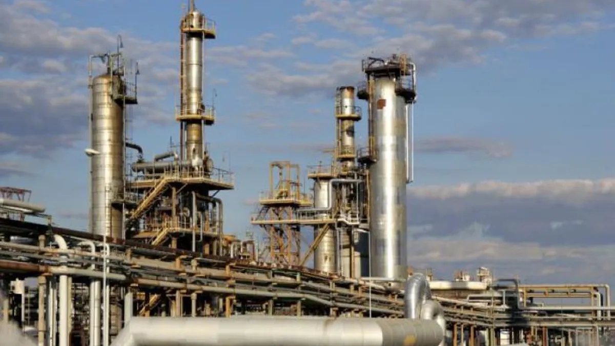 Italia vrea vânzarea rafinăriei Lukoil străinilor (sursa: isab.lukoil.com)