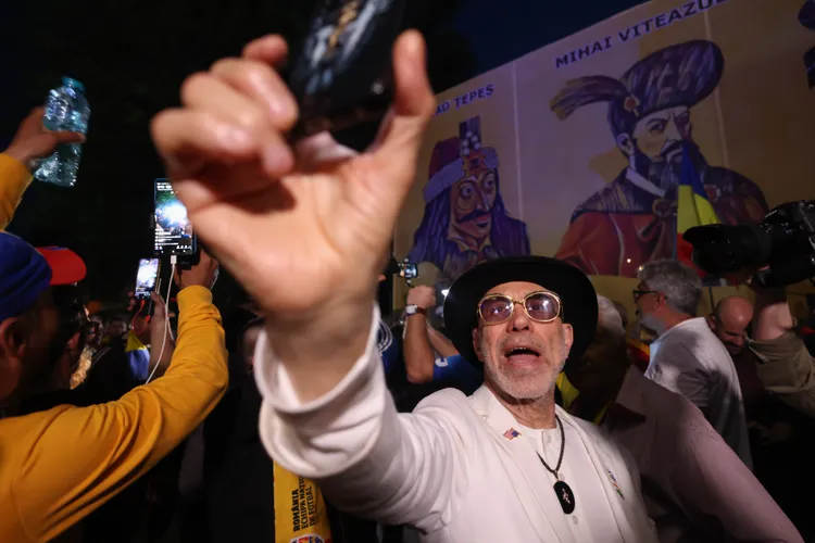 Electoratul PSD, divizat între Antonescu și Ponta Foto: Inquam/George Calin