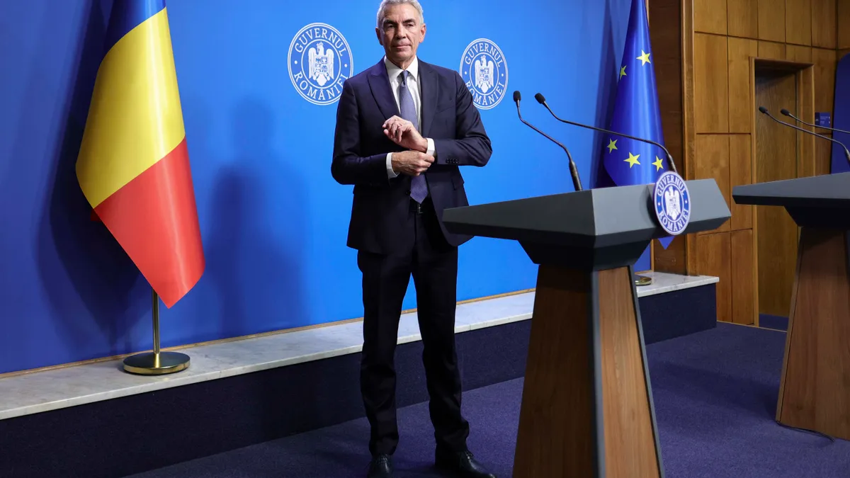 Vicepremierul Anastasiu a demisionat, dar se justifică: a dat „șpagă de supraviețuire” Foto: Inquam/Octav Ganea