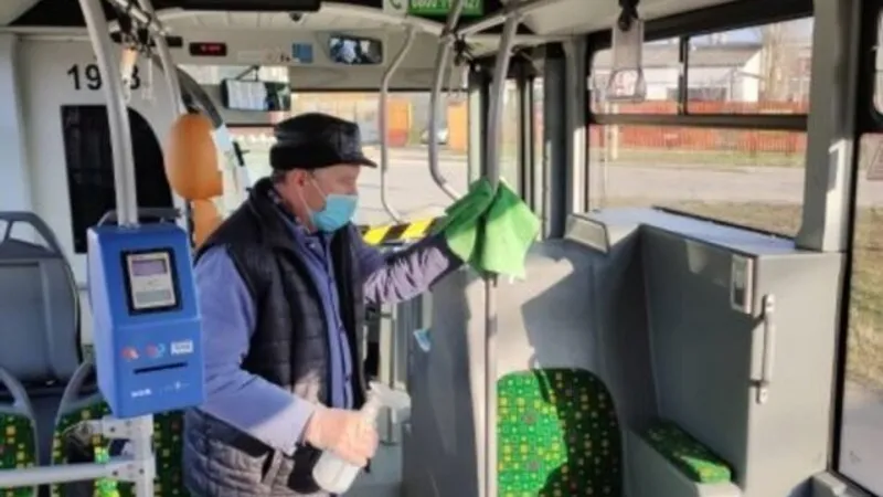 Spălarea autobuzelor și tramvaielor, profit garantat (sursa: ziaruldeiasi.ro)