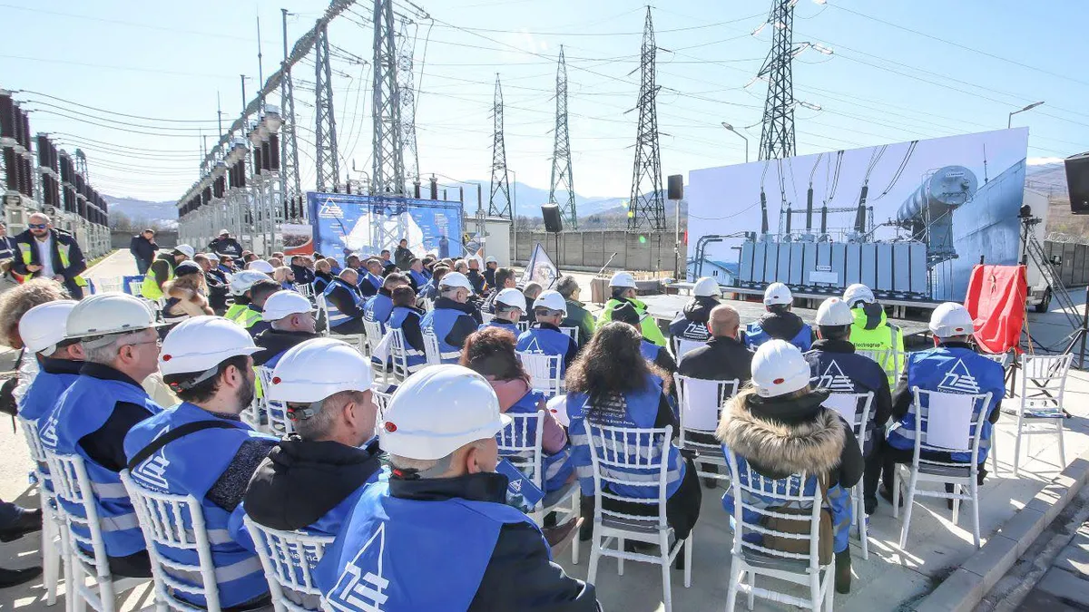 Suma uriașă cu care a fost premiat bufetierul de la Transelectrica Foto: Facebook