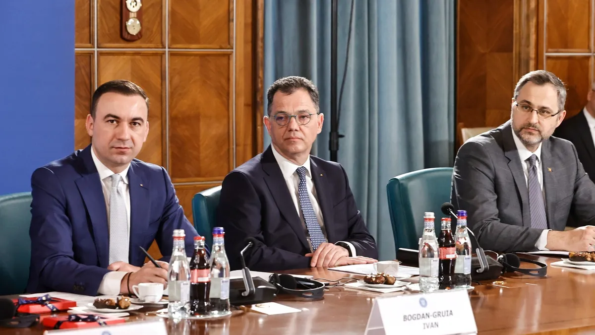 Foștii miniștri ai Economiei simulează că au vrut să elibereze sediul pe care încasau zero chirie Foto: Facebook