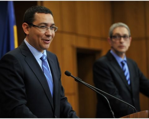 Premierul Victor Ponta și purtătorul de cuvânt Andrei Zaharescu
