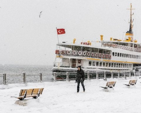 Ninsorile aduc avertizare de călătorie în Turcia