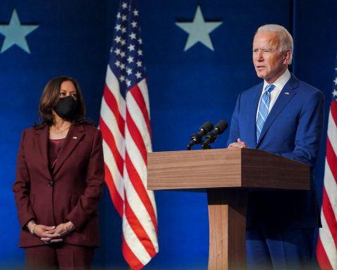 Joe Biden le cere americanilor să plece imediat din Ucraina