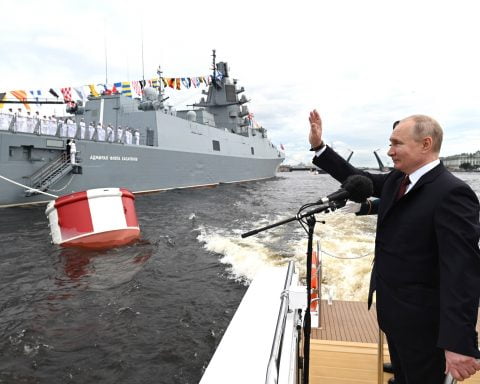 Un general rus îi cere lui Putin să demisioneze