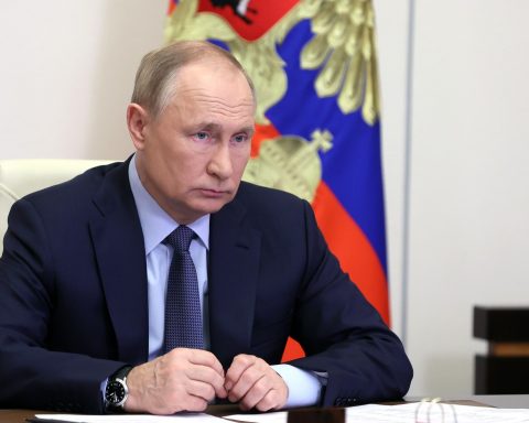 Vladimir Putin, asaltat de liderii occidentali