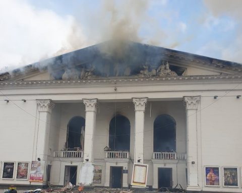 300 de morți la teatrul din Mariupol