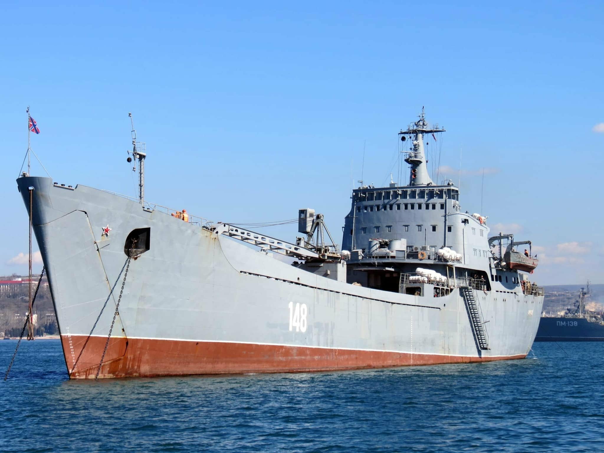 Enorma navă rusească, distrusă în portul Berdyansk