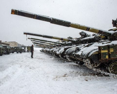 Kievul cere Occidentului arme ofensive
