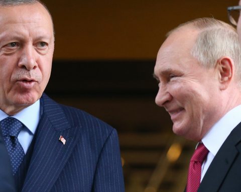 Erdogan i-a cerut lui Putin să oprească războiul