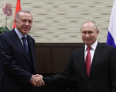Erdogan blochează extinderea NATO lângă Rusia