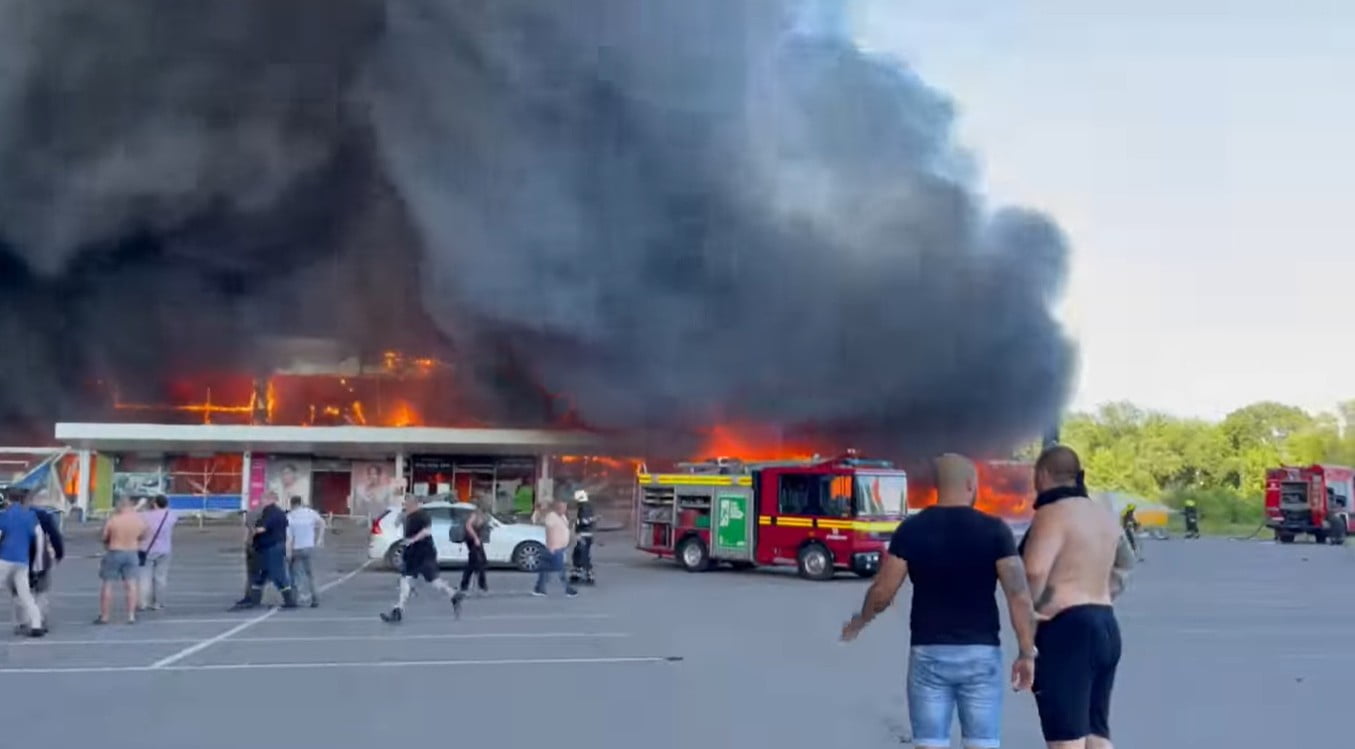 Rușii au atacat cu rachete un mall din Ucraina