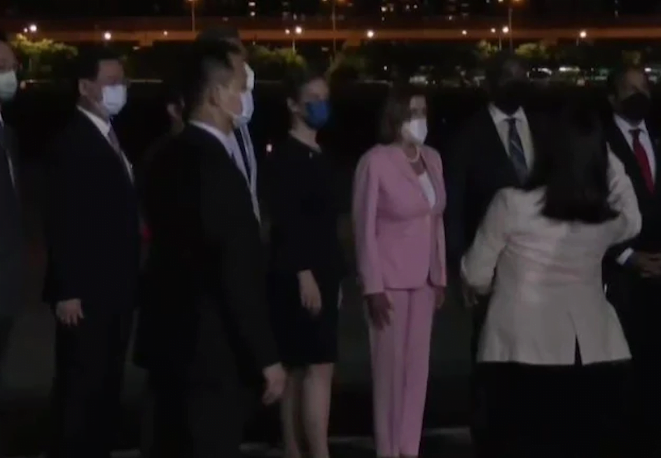 Nancy Pelosi a aterizat la Taipei