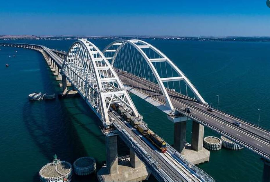 Rusia închis podul peste strâmtoarea Kerci - defapt.ro