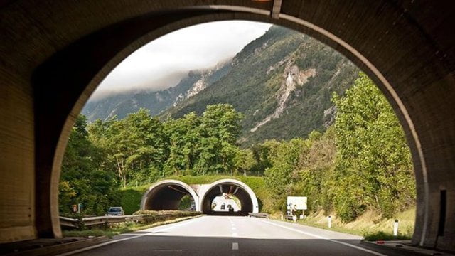 Autostrada A8, 45 tuneluri, 11 kilometri