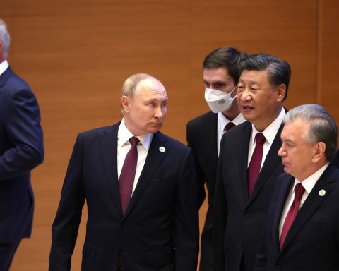 Putin amenință nuclear, Beijing cere armistițiu