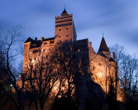 Secretul castelului Bran măștile de Halloween
