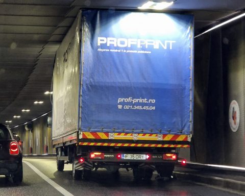 Alt camion blocat în Pasajul Unirii
