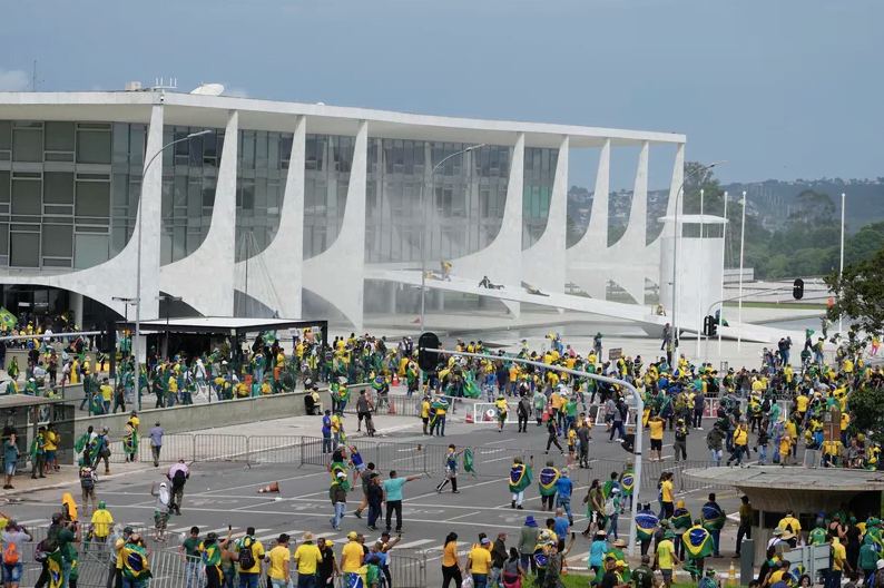 Susținătorii lui Bolsonaro au devastat Brasilia