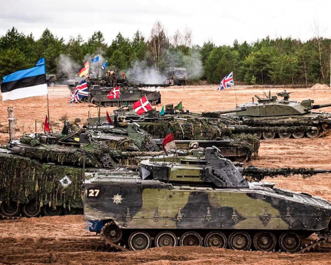 Țările NATO trimit arme grele Ucrainei