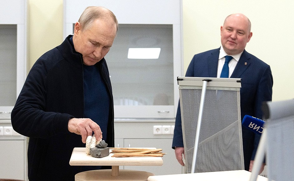 Putin, neanunțat la Mariupol, după Sevastopol