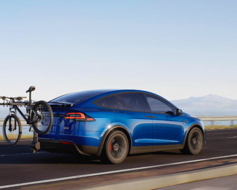 Vehiculele electrice se ieftinesc (Tesla, Renault)