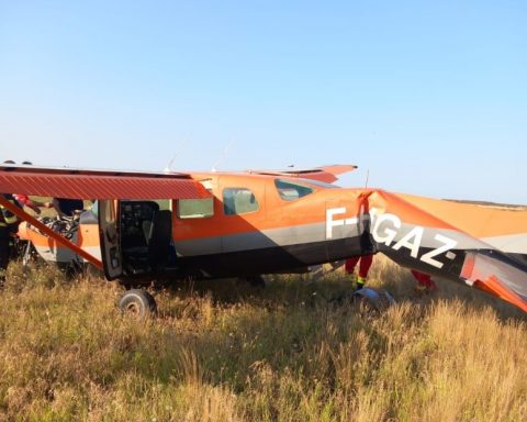 Aterizare forțată pe Tuzla, avion rupt