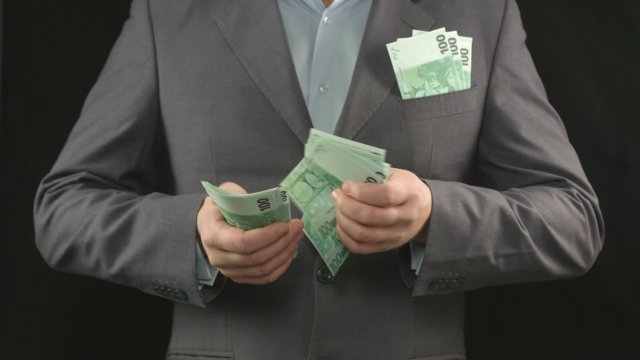 Primar de țară, 10.000 lei salariu