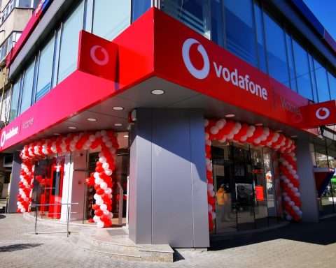 Dezastrul Vodafone: prețuri abuzive, procese, concedieri