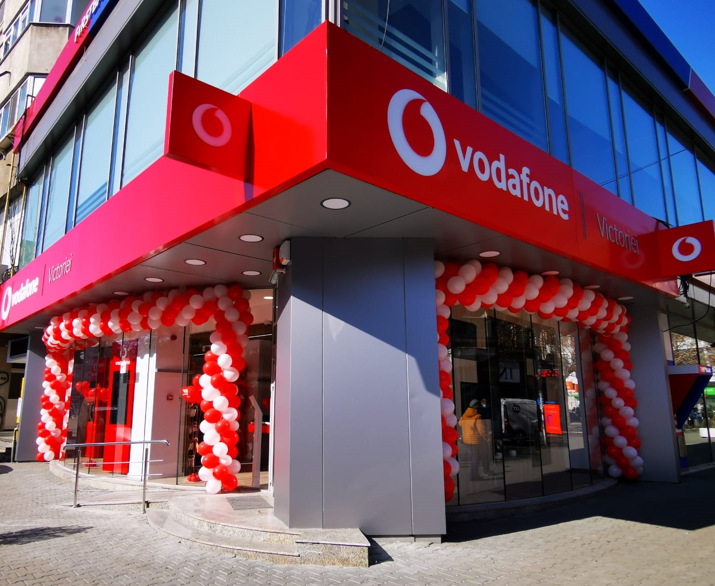 Dezastrul Vodafone: prețuri abuzive, procese, concedieri
