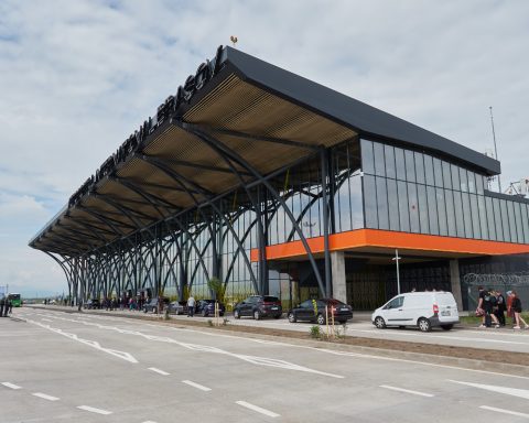 Aeroportul Brașov, breșe grave de securitate