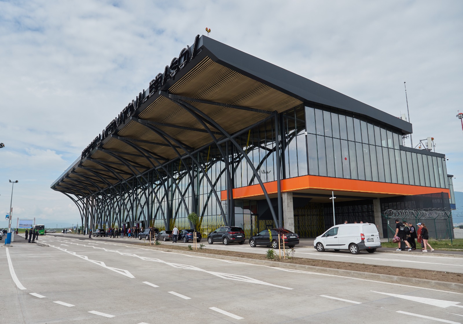 Aeroportul Brașov, breșe grave de securitate