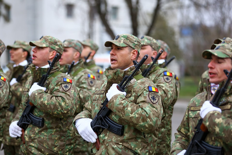 Armata obligatorie ar ajuta România acum