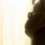 Fertilitatea în România, scădere la jumătate