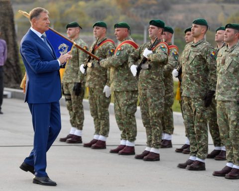Președintele poate angaja România în război