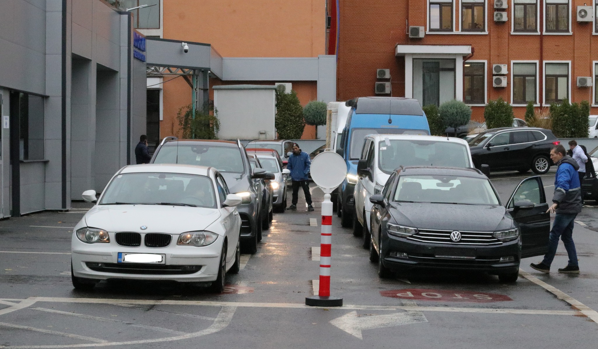 Românii cumpără masiv mașini second hand