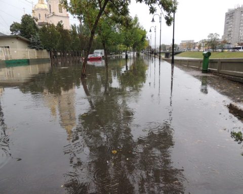 Ape pluviale urbane deversate în râuri