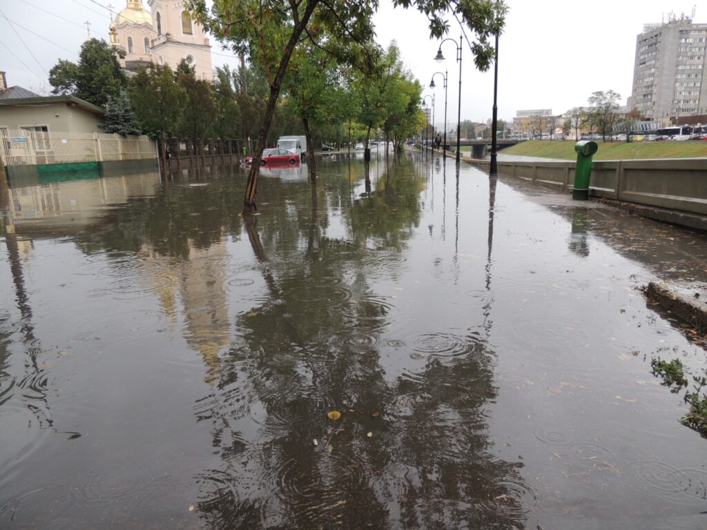 Ape pluviale urbane deversate în râuri