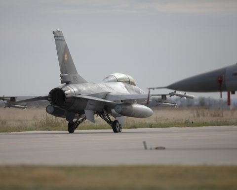 România, rachete aer-aer pentru F-16